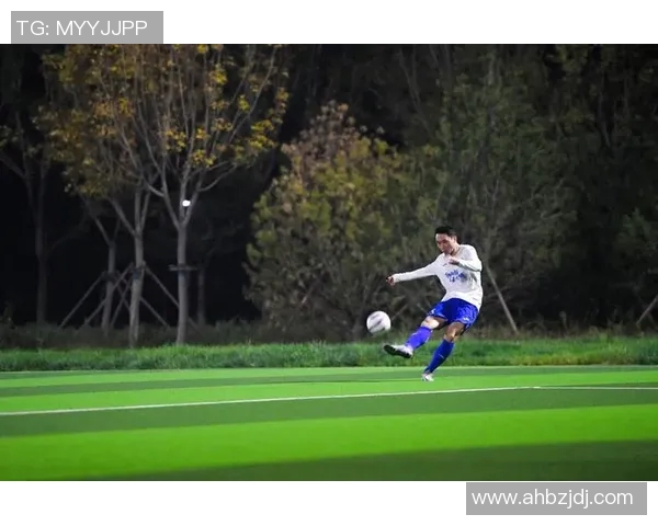 足球明星的精彩瞬间全景呈现与绘画技巧分享